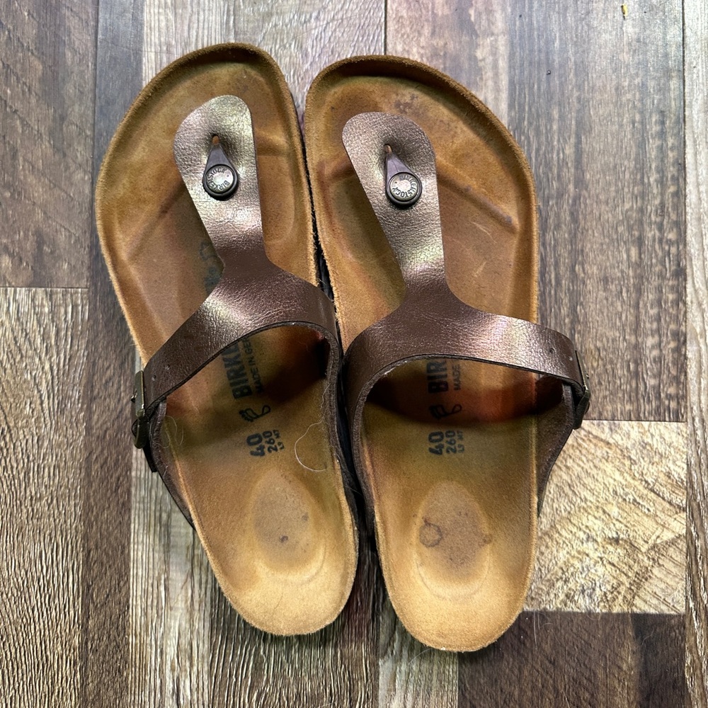 Women’s size 40 Birkenstock. Great shape no signs of wear on soles